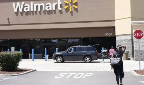 Тръмп критикува Walmart за покачващите се цени поради митата - 1
