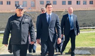 Крум Зарков отиде на инспекция в затвора в Ловеч 