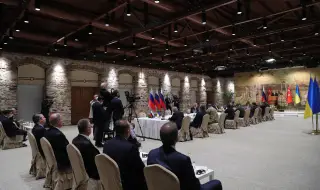 Украйна минути преди началото на преговорите с Русия обяви, че няма договореност за началния час