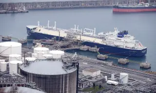 ЕК: Европейският съюз обмисля да купува повече втечнен газ от САЩ